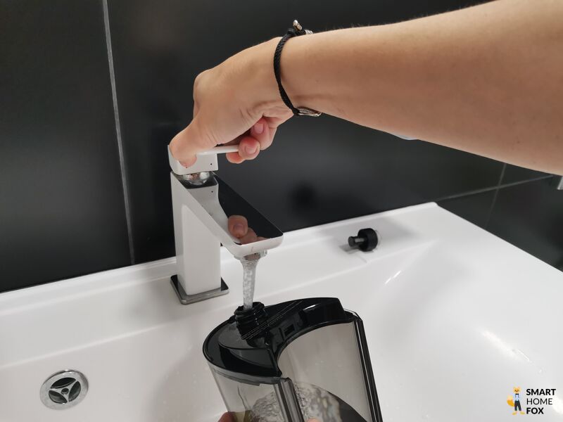 Deerma VX95W наполнение контейнера для чистой воды